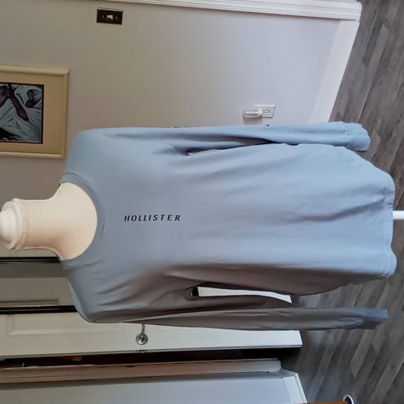 Hollister Must Have Collection Women's Curved Hem Long Sleeve T-Shirt Size Small - Picture 1 of 14